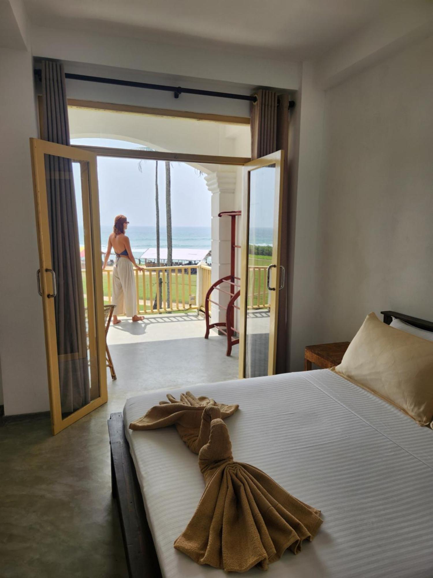 Funky Sol - Sunset Rooftop Bar, Hotel & Restaurant Weligama Exterior photo