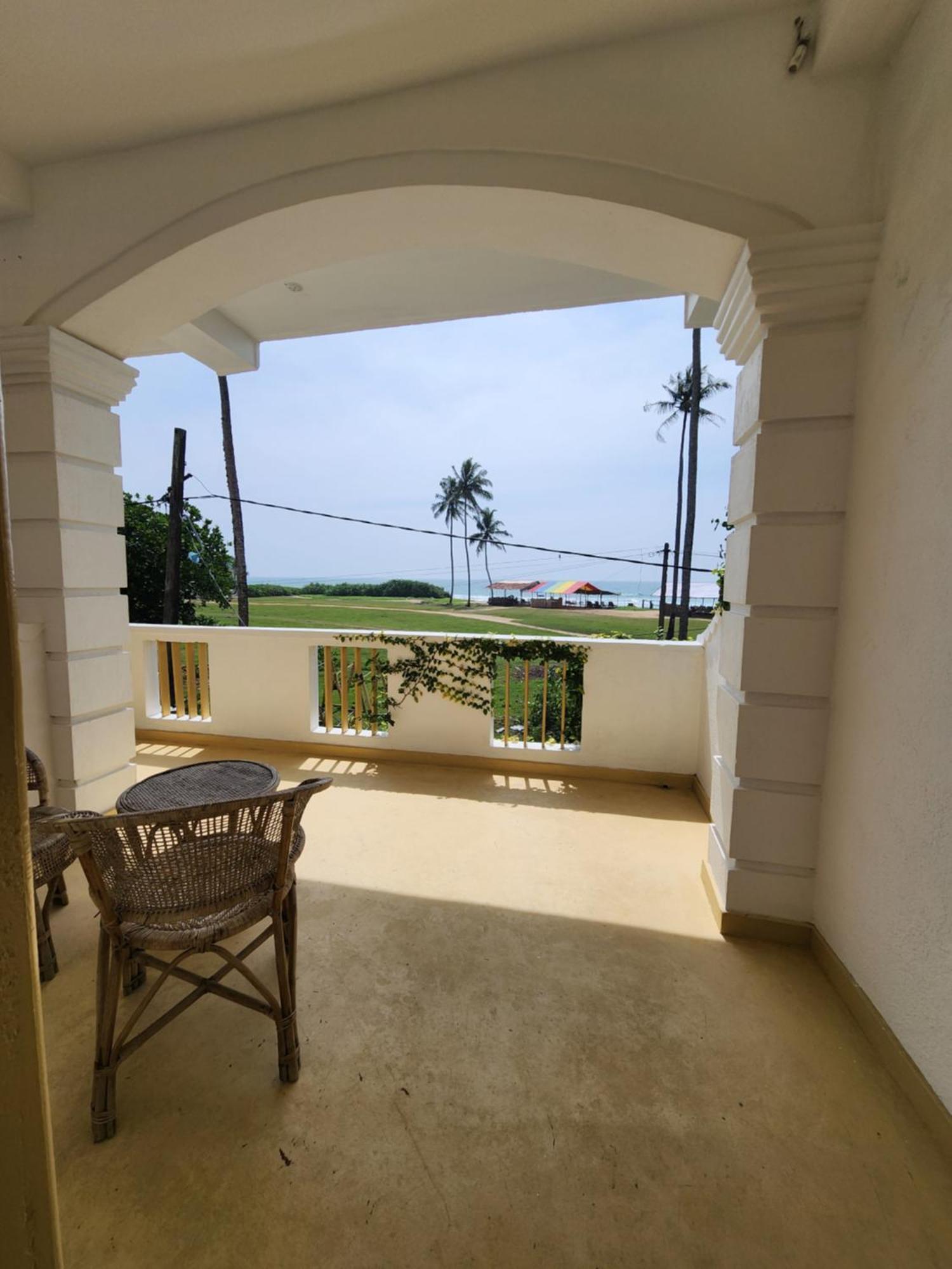 Funky Sol - Sunset Rooftop Bar, Hotel & Restaurant Weligama Exterior photo